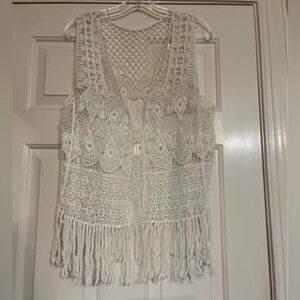 ROOMMATES white crochet fringe vest L